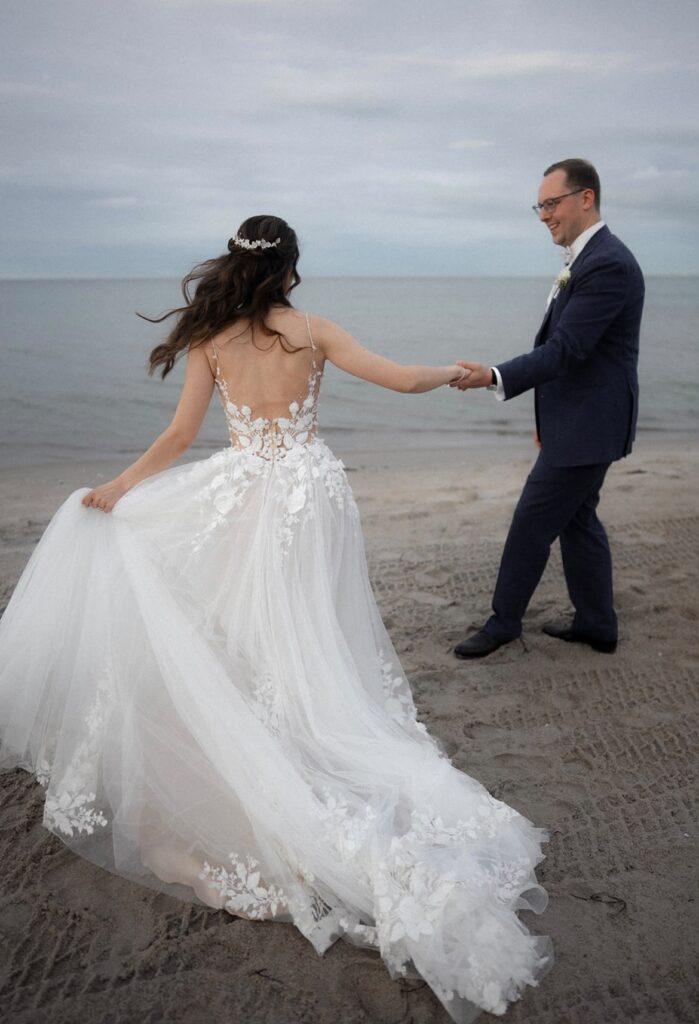 Braut im Brautkleid – wann sollte ich mein Brautkleid kaufen?